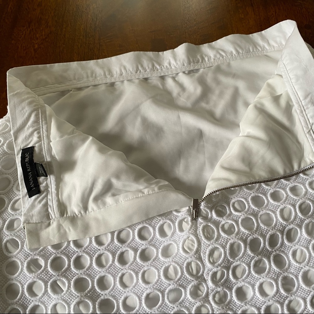 Banana Republic White Eyelet Open Circle Pencil Skirt - Picture 9 of 9